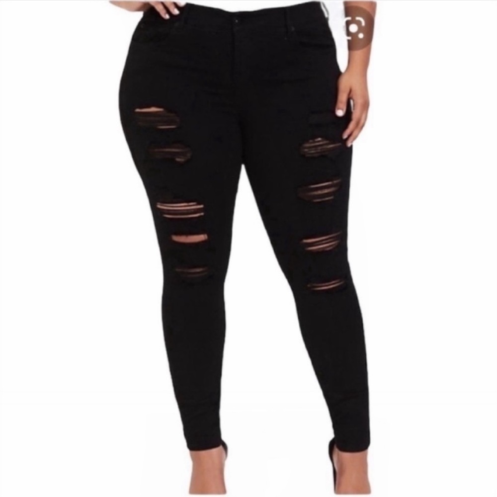 TORRID Bombshell Skinny Black Deconstructed Jeans Size 14S Distressed Stretchy